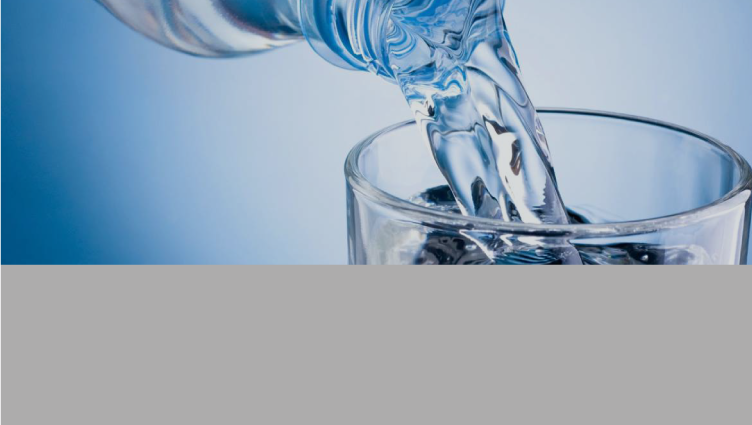 La relación entre la ingesta habitual de agua y la enfermedad del ojo seco
